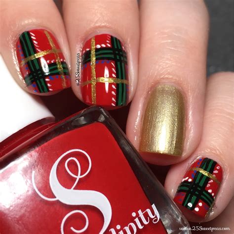 25 Burberry Nails for a holiday plaid nail design